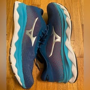 Mizuno wave sky 05 blue women’s size 10 running shoes